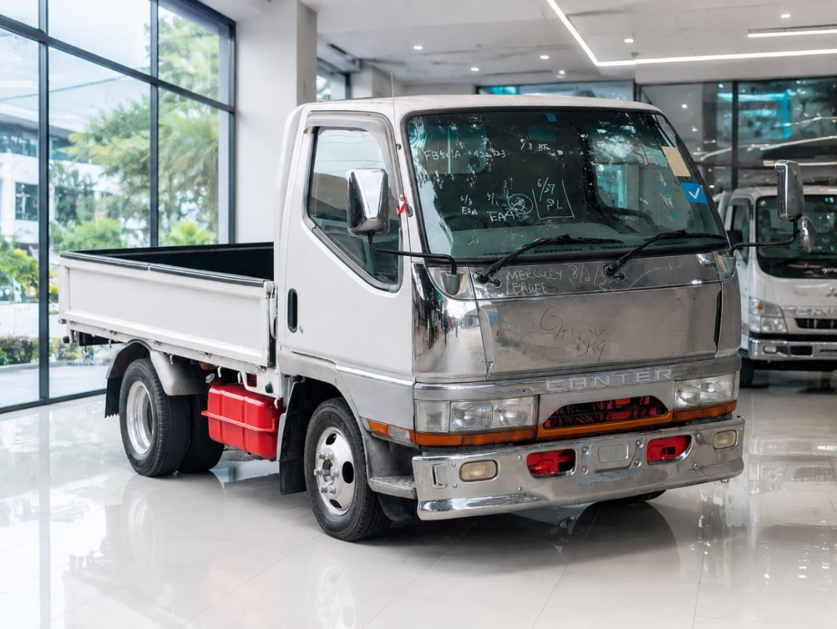 2001 Mitsubishi CANTER