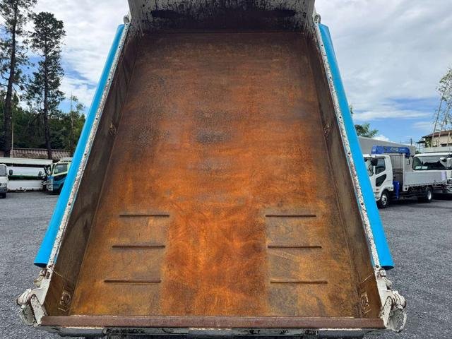 Truck image 13