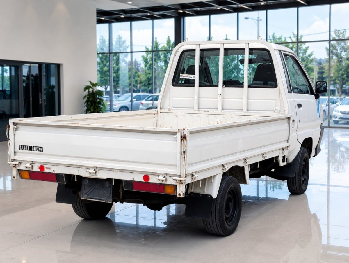 Truck image 7
