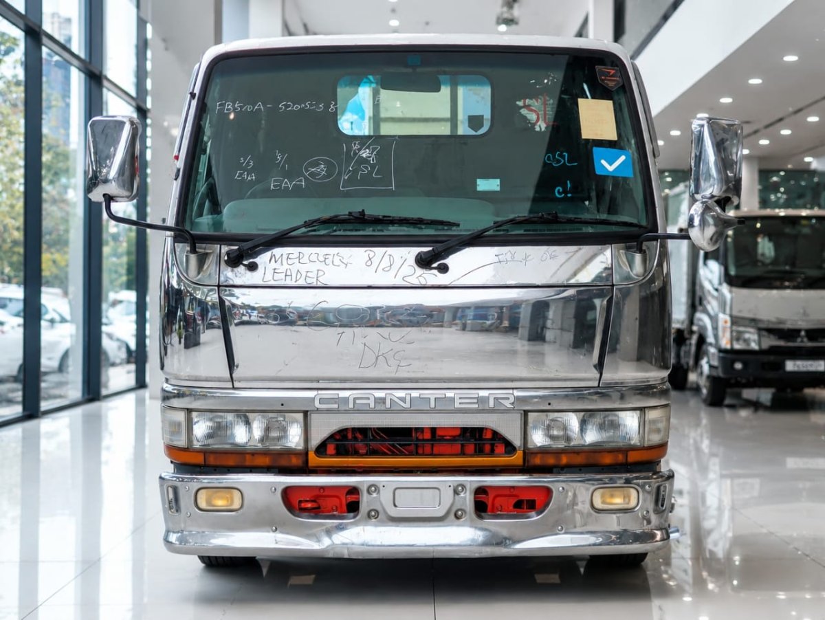 2001 Mitsubishi CANTER