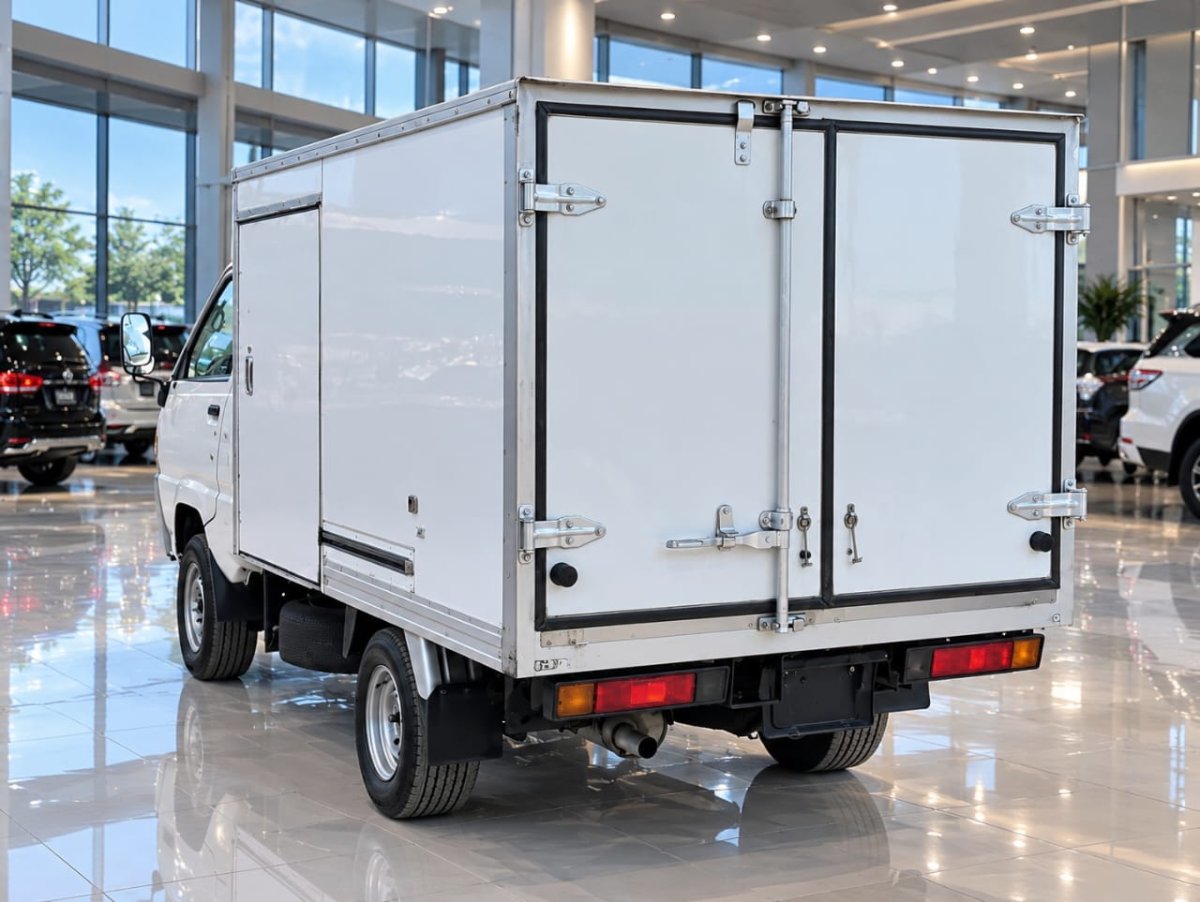 Truck image 9