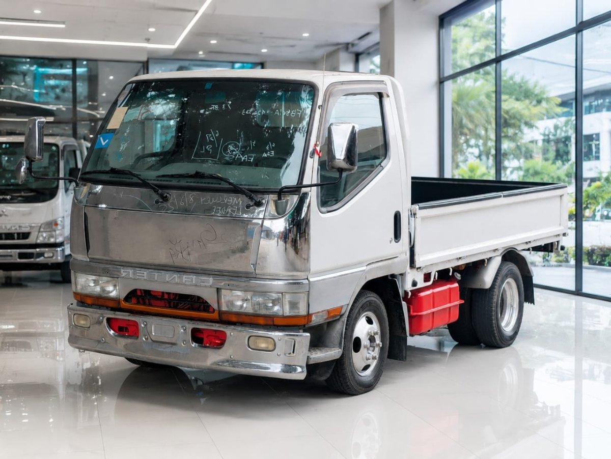 2001 Mitsubishi CANTER