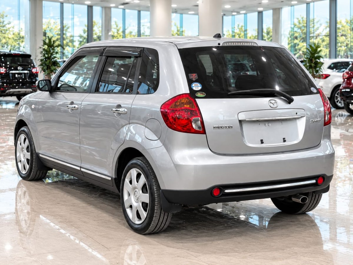 2009 Mazda Verisa