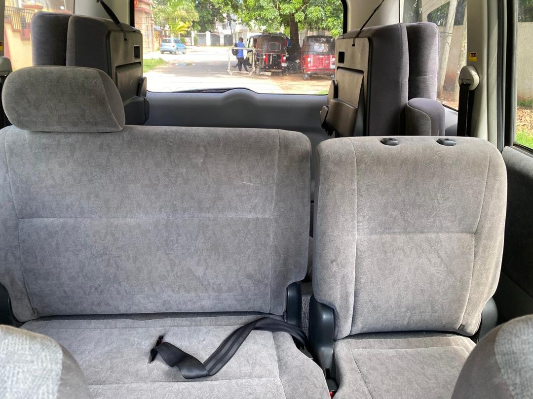 2004 Toyota Noah