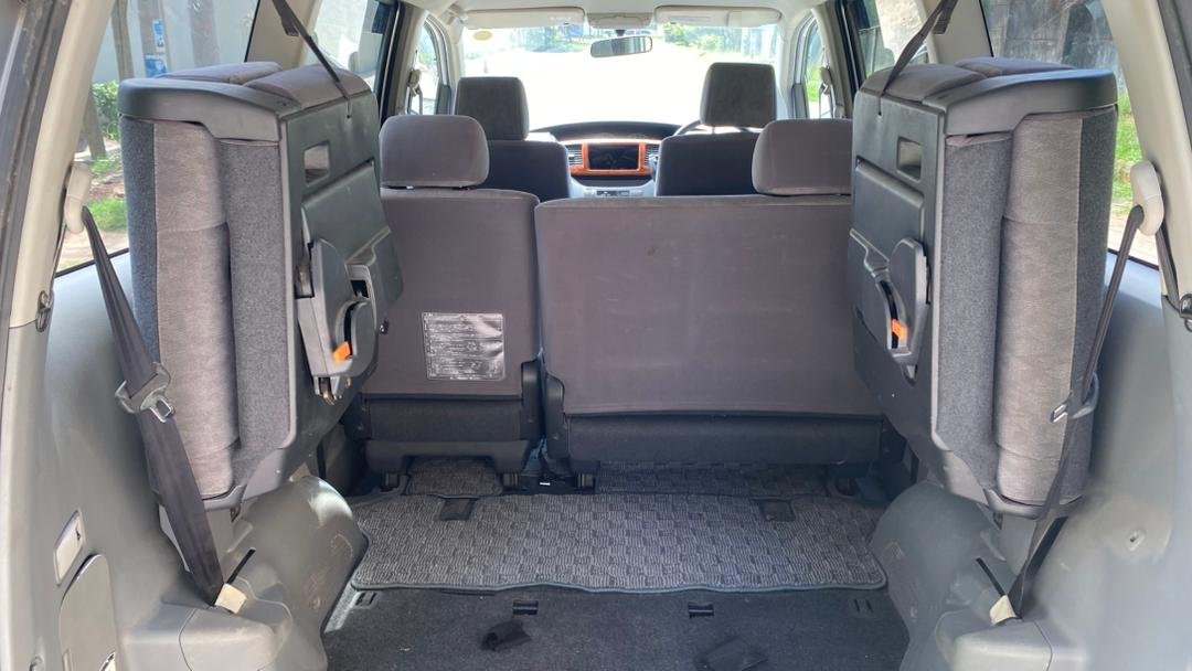 2004 Toyota Noah