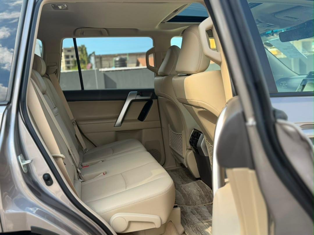 2023 Toyota LAND CRUISER PRADO
