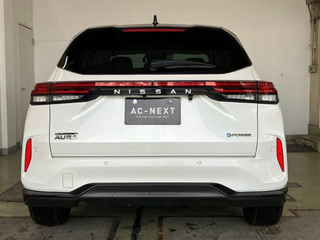 2022 Nissan AURA