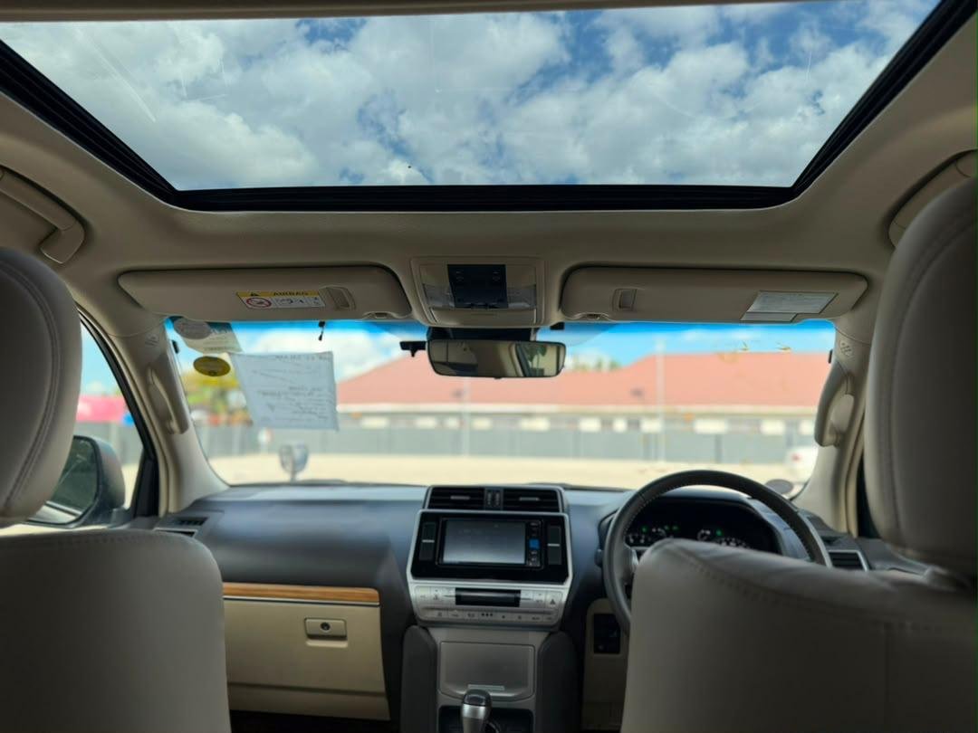 2023 Toyota LAND CRUISER PRADO