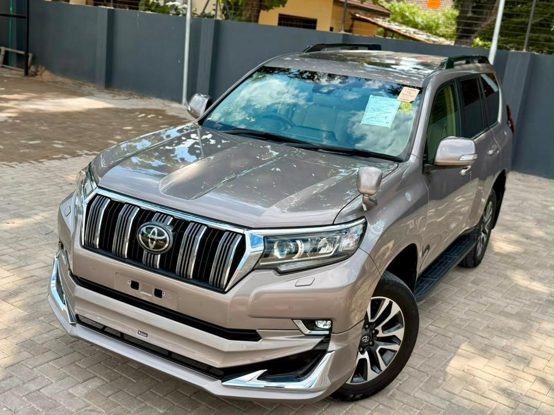 2023 Toyota LAND CRUISER PRADO
