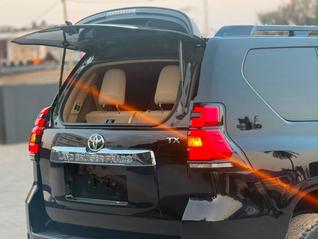 2023 Toyota LAND CRUISER PRADO