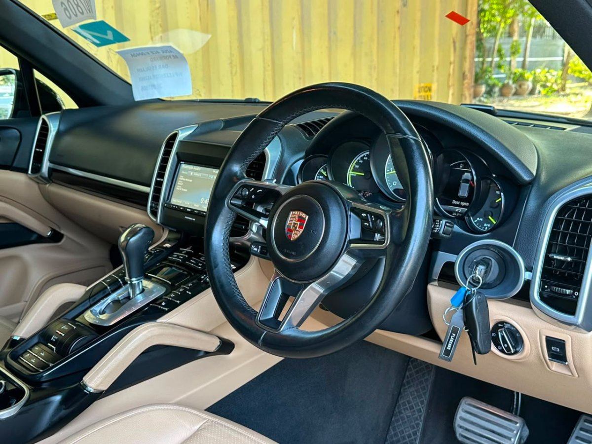 2016 Porsche Cayenne E-Hybrid