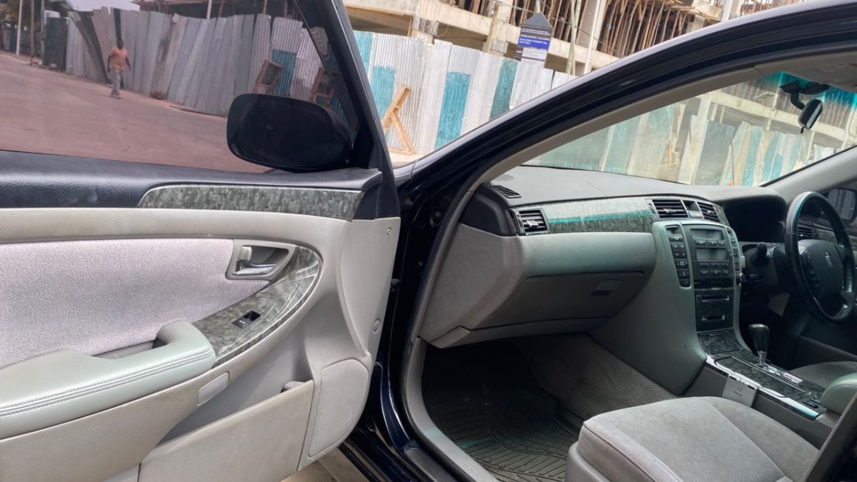 2004 Toyota Crown