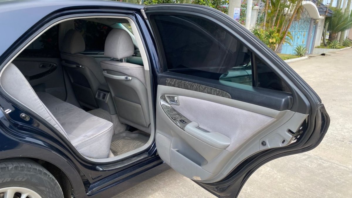 2004 Toyota Crown