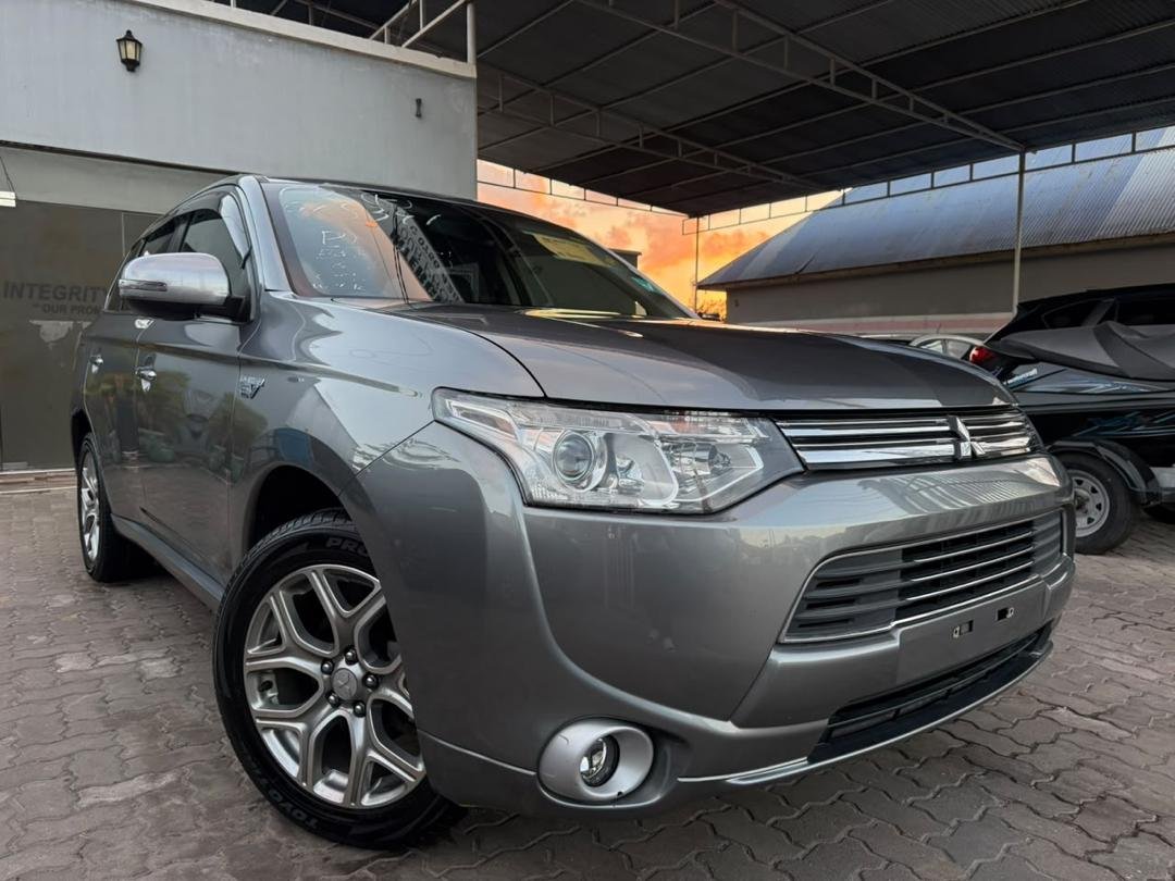 2014 Mitsubishi Outlander PHEV