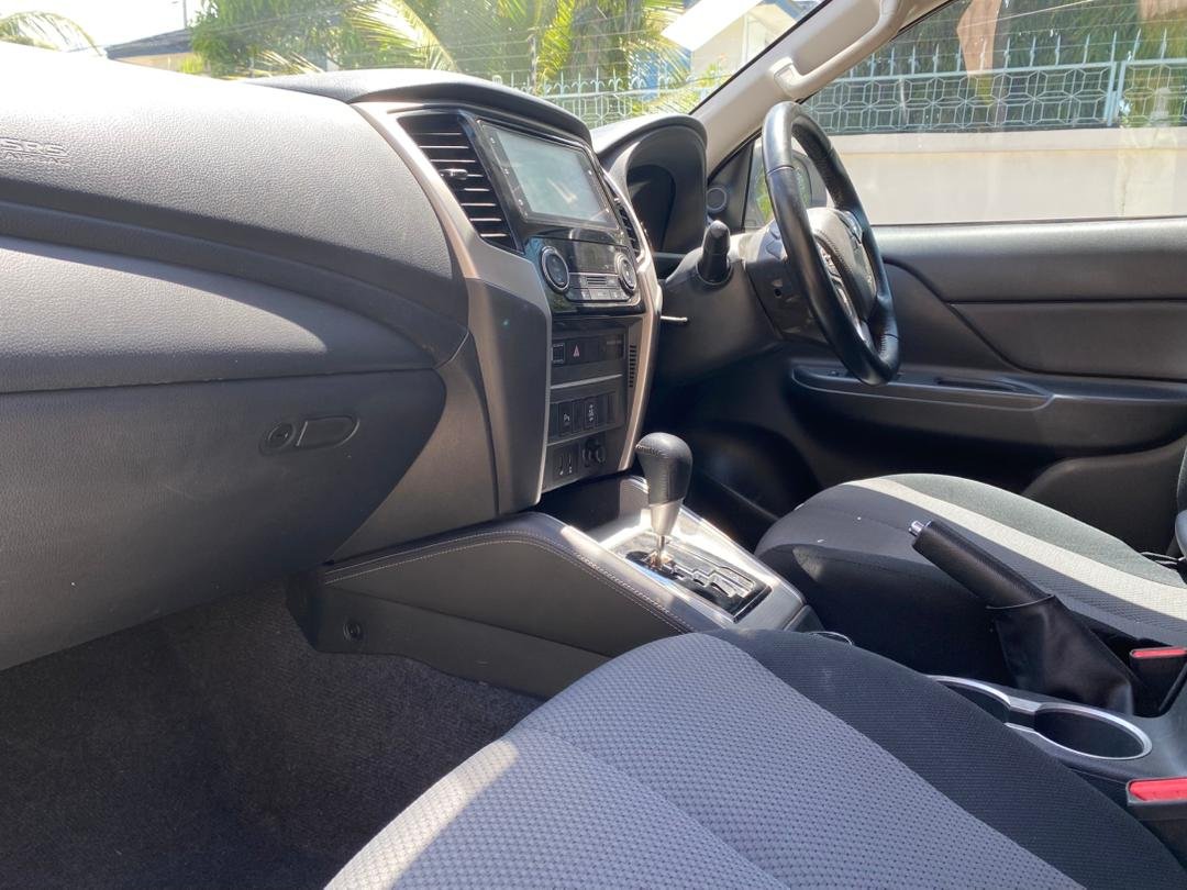 2004 Toyota Noah