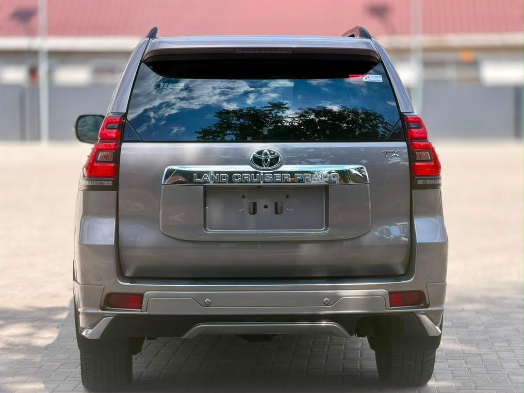 2023 Toyota LAND CRUISER PRADO