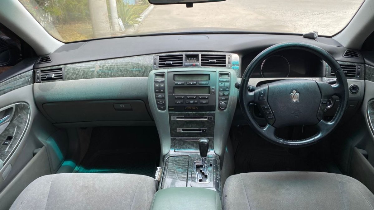 2004 Toyota Crown