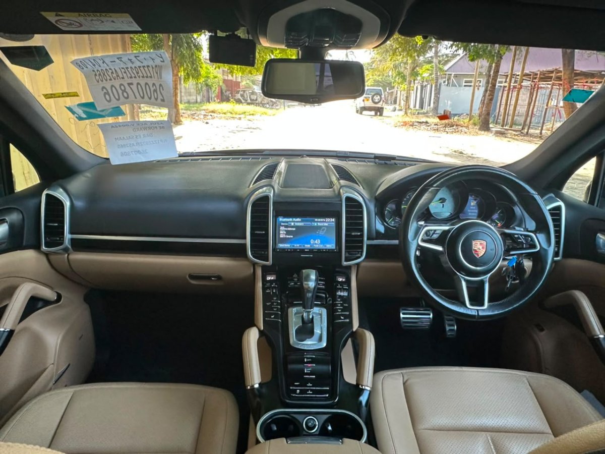 2016 Porsche Cayenne E-Hybrid