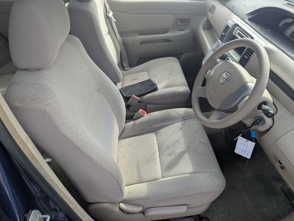 2003 Toyota Noah
