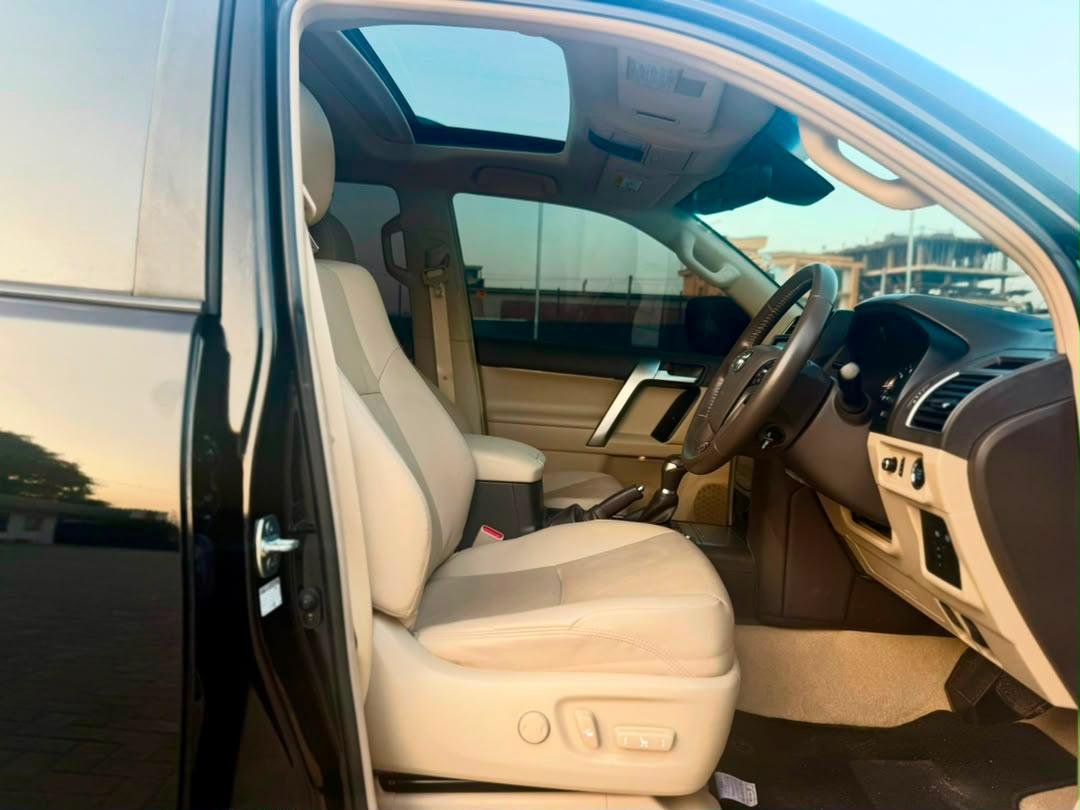 2023 Toyota LAND CRUISER PRADO