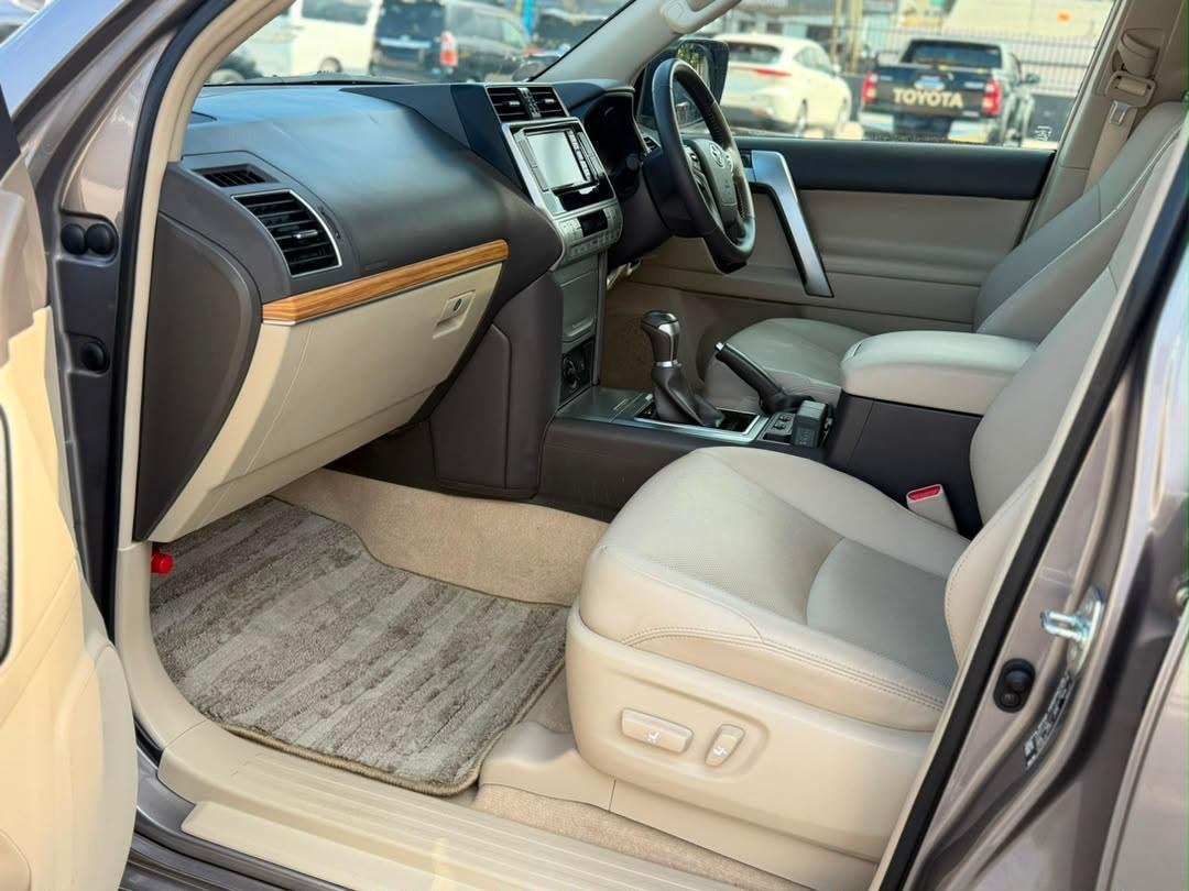 2023 Toyota LAND CRUISER PRADO
