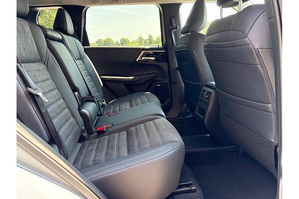 2026 Mitsubishi Outlander PHEV