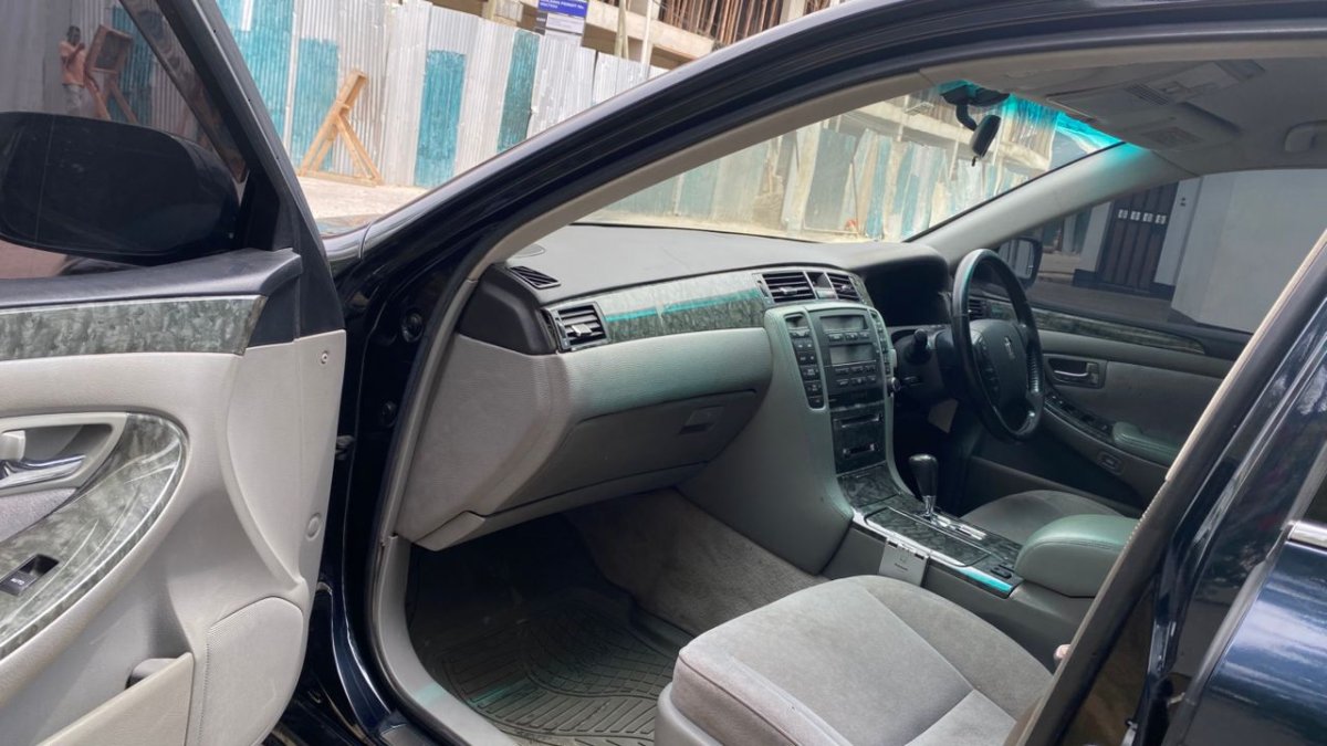 2004 Toyota Crown