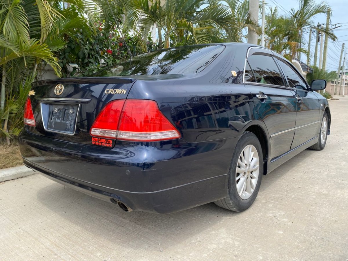 2004 Toyota Crown