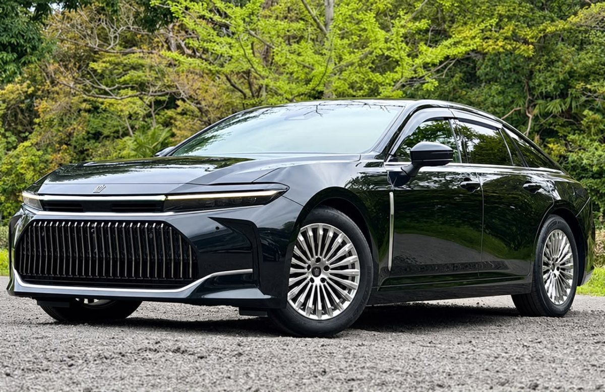 2024 Toyota Crown Hybrid